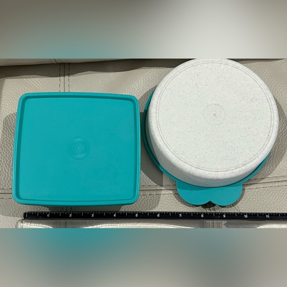 Vintage/unused Tupperware lunch repeatable 1405-24 and 670-30 aqua lids - Picture 4 of 4